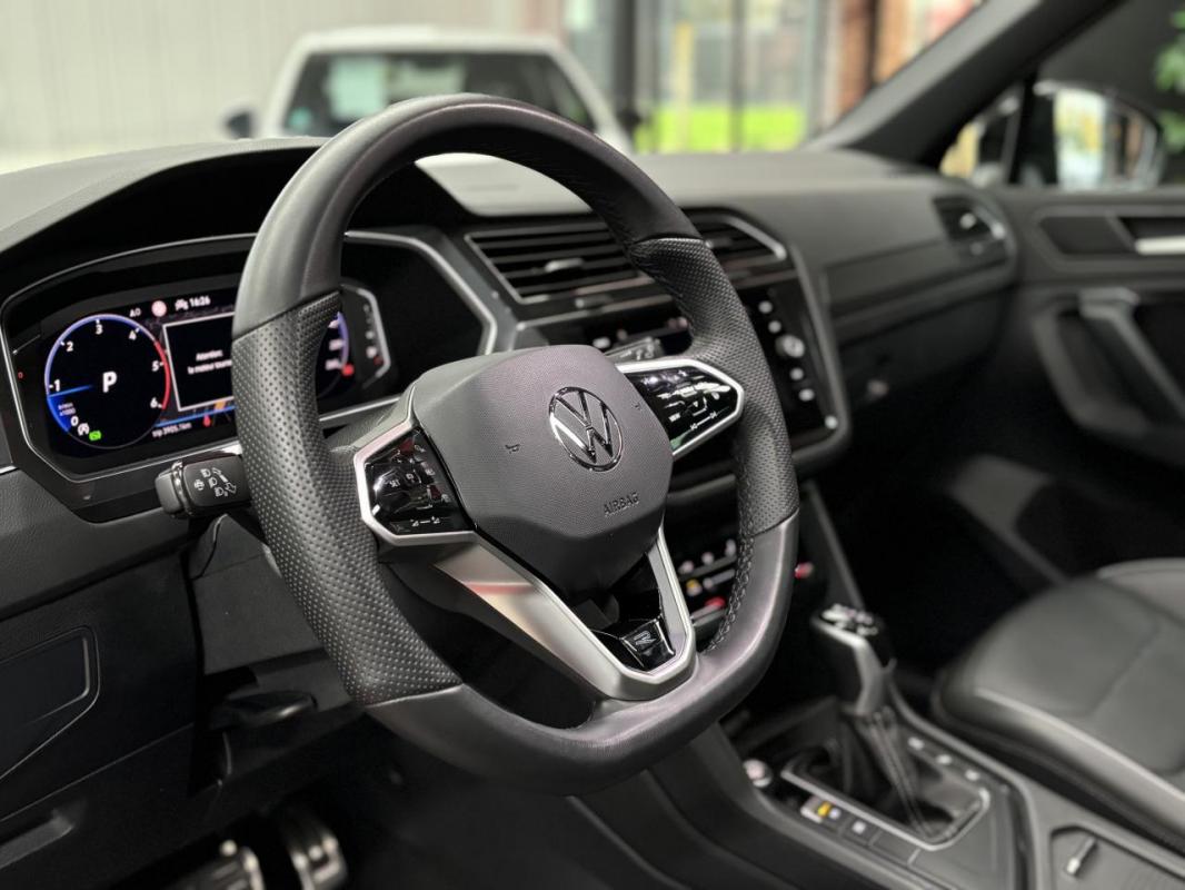 Volkswagen Tiguan - 2.0 TDi 150 CH DSG7 BLACK R-LINE EXCLUSIVE - GARANTIE 20 MOIS